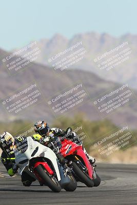 media/Oct-30-2025-Racers Edge (Thu) [[dabbdaf680]]/3-B Group/Session 2 (Turn 14)/